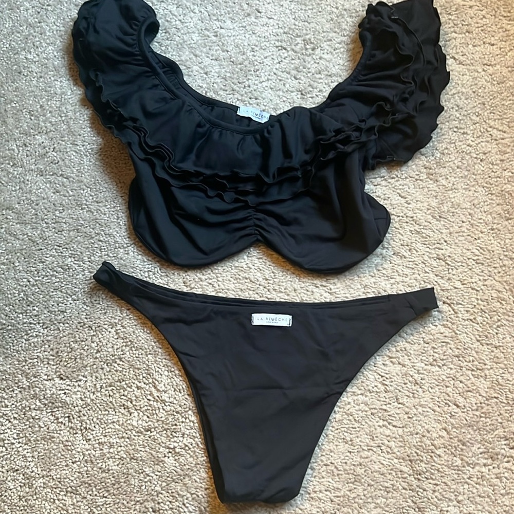 LA REVECHE Ruffle trim bikini set. Black